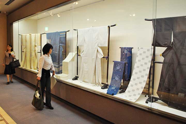 Autumn : Hand woven silk crafts by modern artists